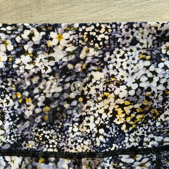 Lululemon Align Scalloped Hem High-Rise Crop 23" - Picture 3 of 5